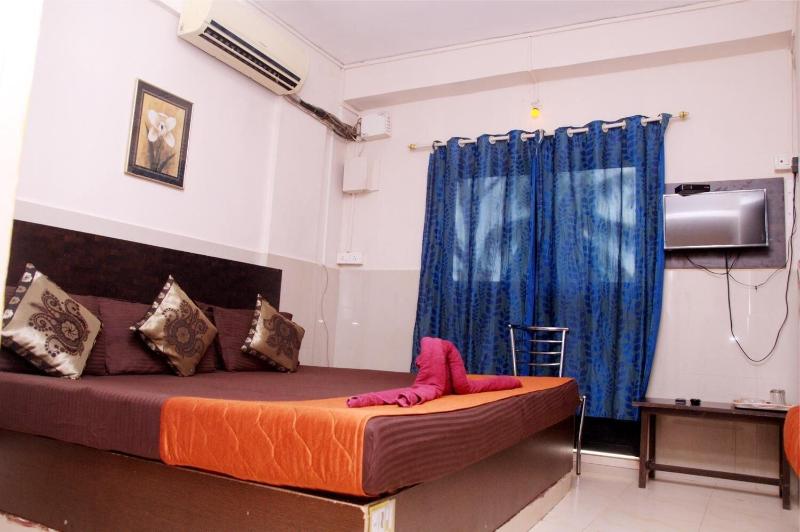 Hotel Travellers Inn image