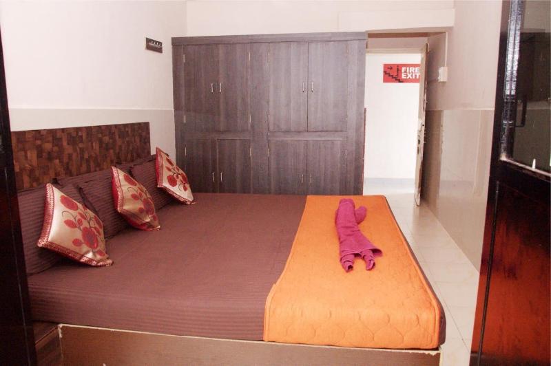 Hotel Travellers Inn image