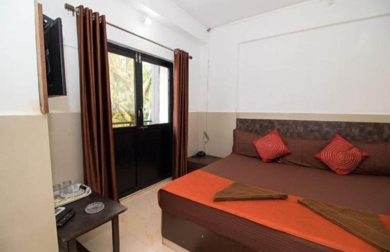 Hotel Travellers Inn image