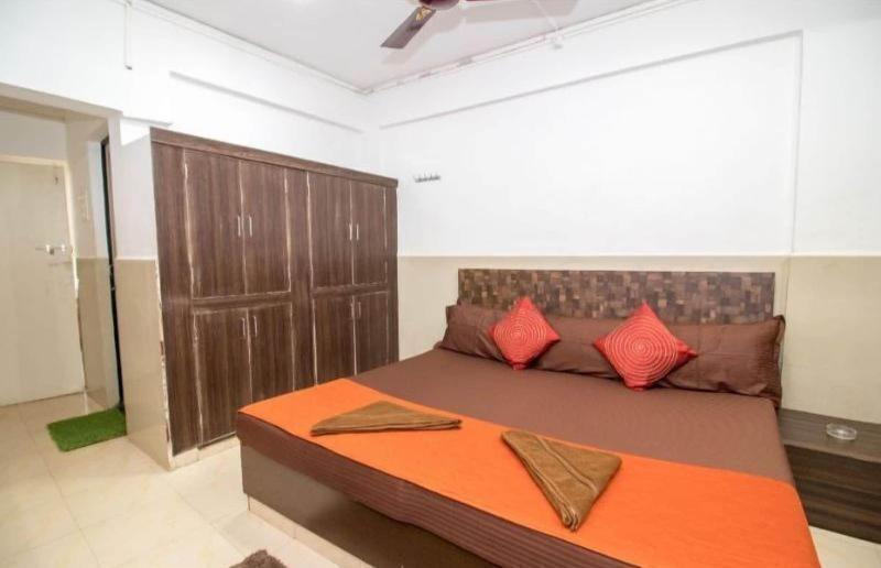 Hotel Travellers Inn image