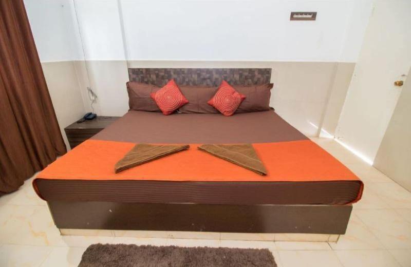Hotel Travellers Inn image