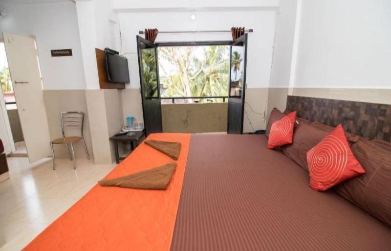 Hotel Travellers Inn image