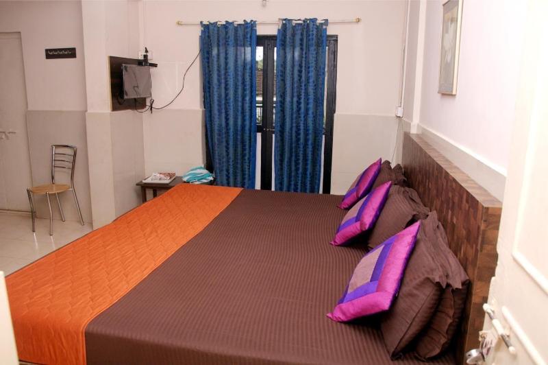 Hotel Travellers Inn image