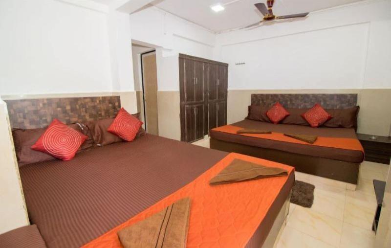 Hotel Travellers Inn image