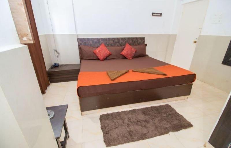 Hotel Travellers Inn image