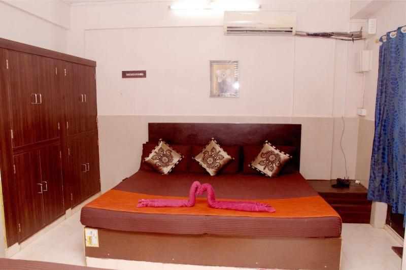 Hotel Travellers Inn image