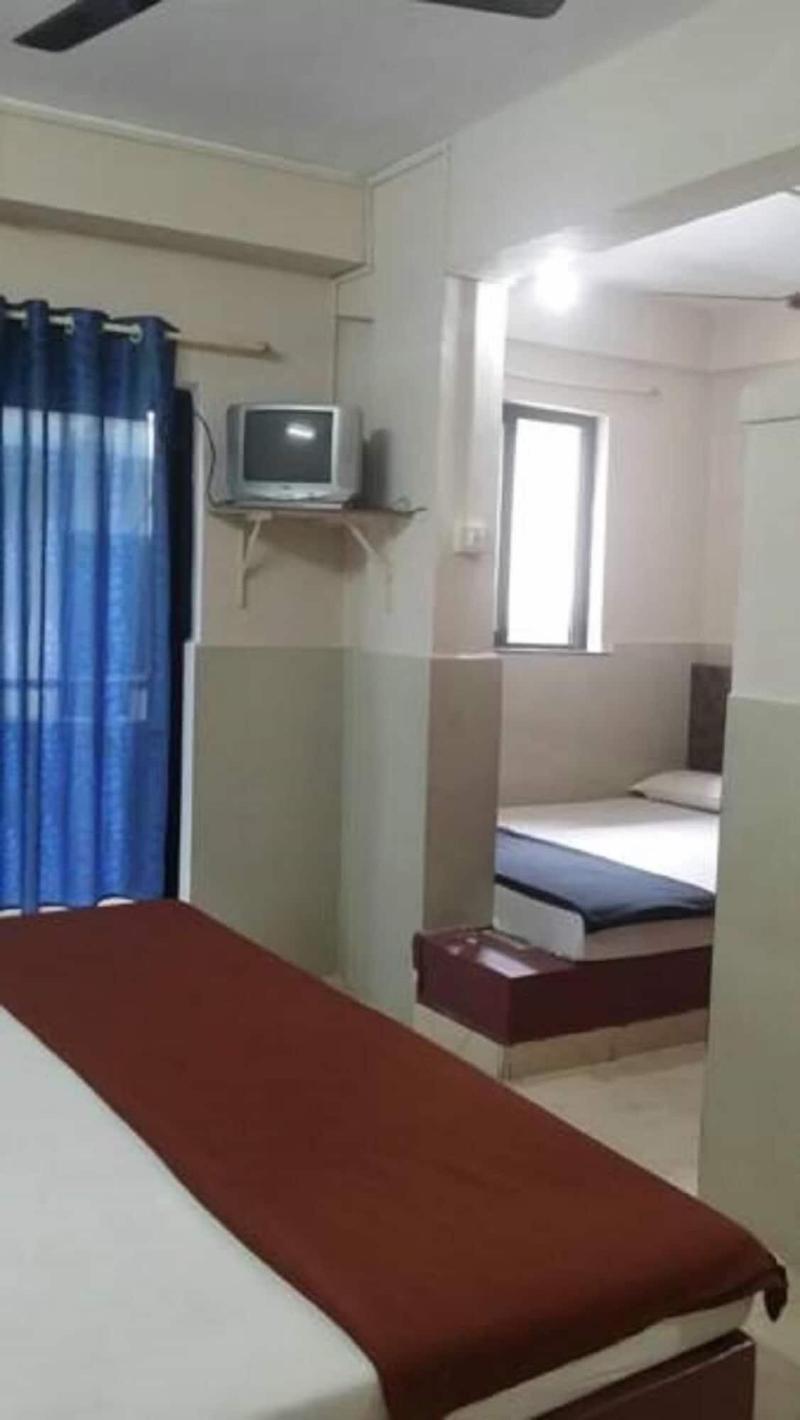 Hotel Travellers Inn image