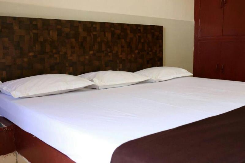 Hotel Travellers Inn image