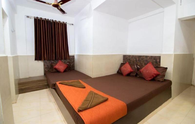 Hotel Travellers Inn image