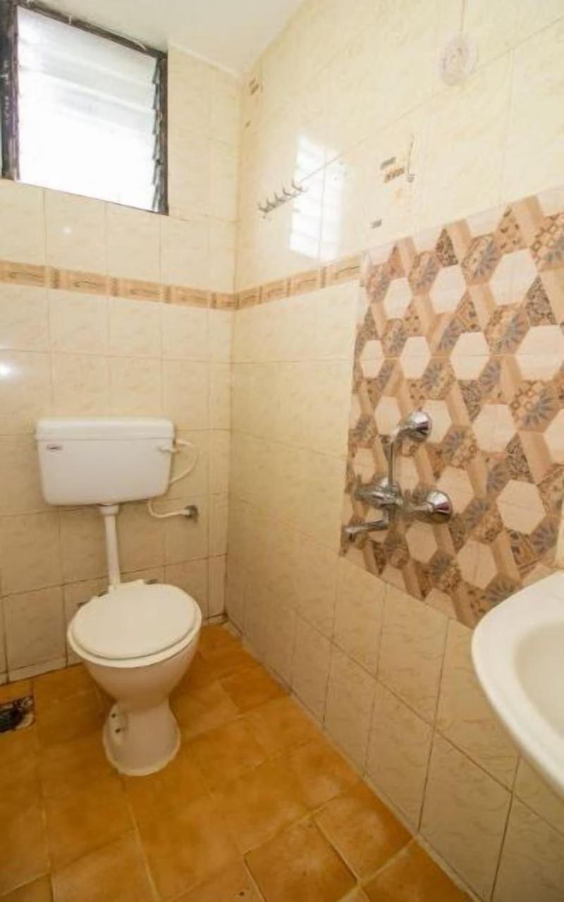 Hotel Travellers Inn image