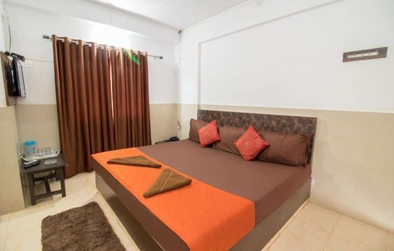 Hotel Travellers Inn image