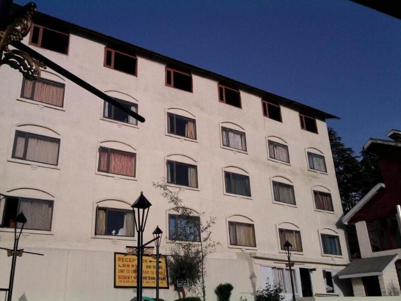 Vardaan Hotels Patnitop — exterior view