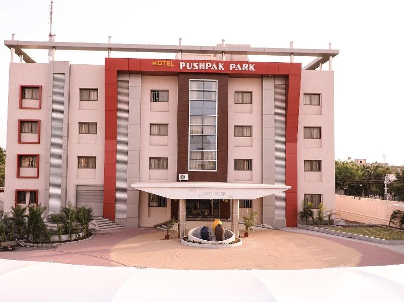 Hotel Pushpak Park — general view
