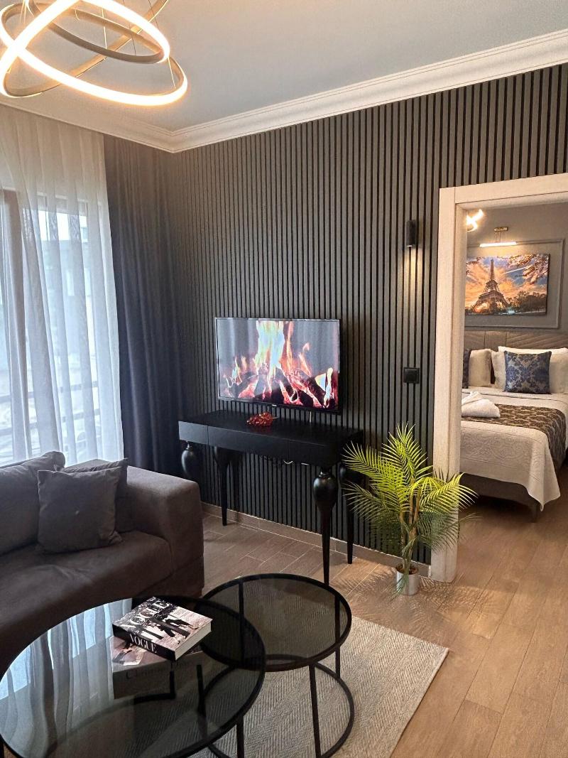 12 Rooms Boutique Hotel