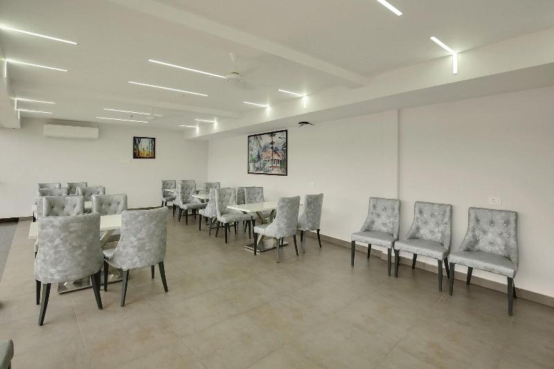 Capital O 22459 Edasserys Kalamassery Tourist Hom image