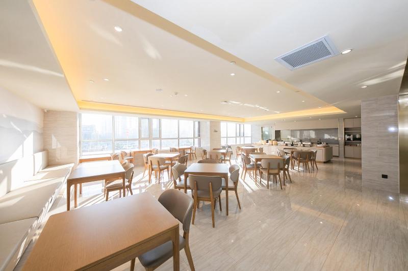 Ji Hotel Zhangjiakou Railway Station image