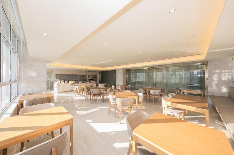 Ji Hotel Zhangjiakou Railway Station image