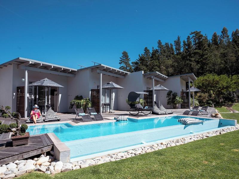 A Riverbed Guesthouse