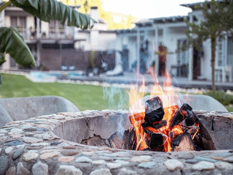 A Riverbed Guesthouse