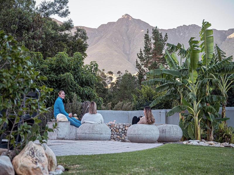 A Riverbed Guesthouse
