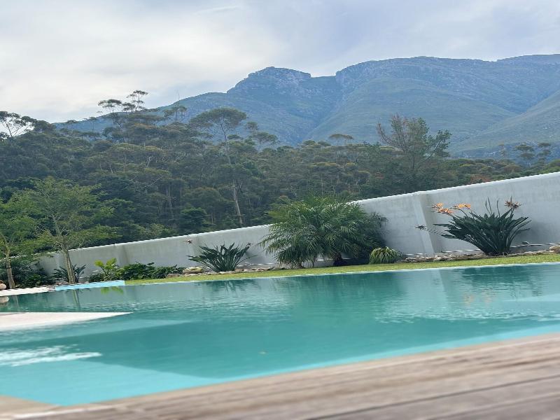 A Riverbed Guesthouse