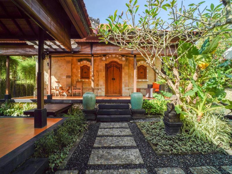 Giri Bhagawan Villas Spa image