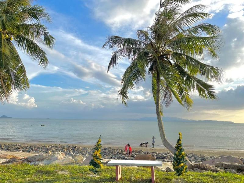 Ava Beach Pakbara