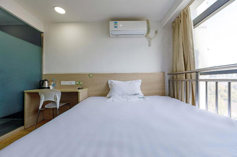 Hi Inn Shanghai Shibei Industrial Park image