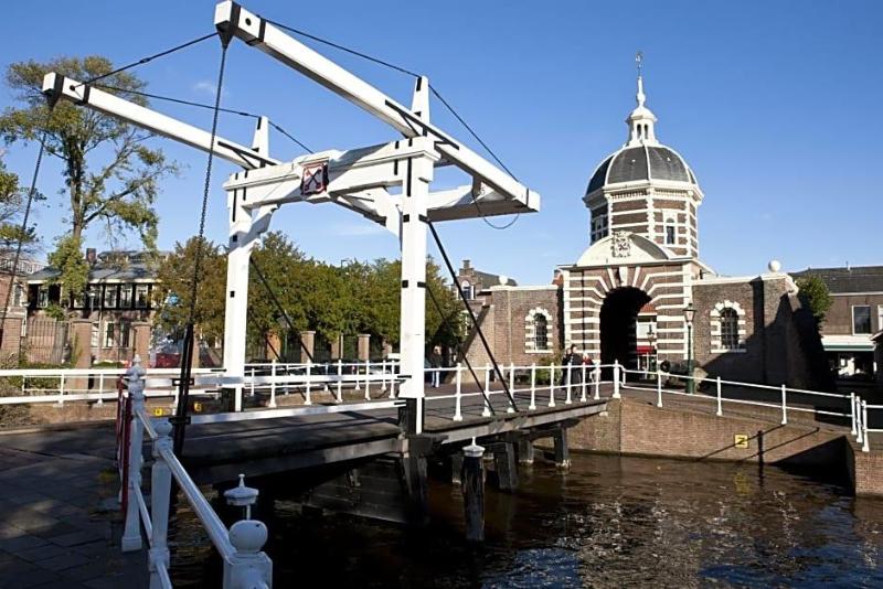 Castle Oud Poelgeest image