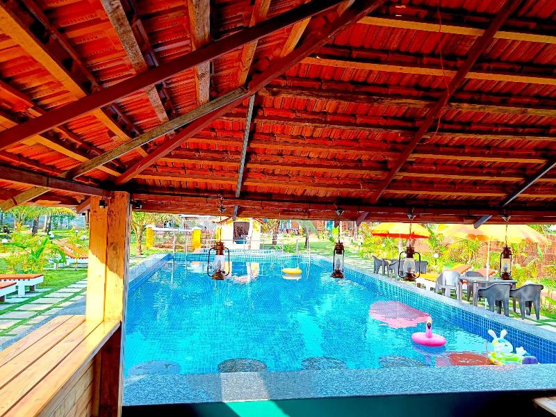 Cocoteros Resort image