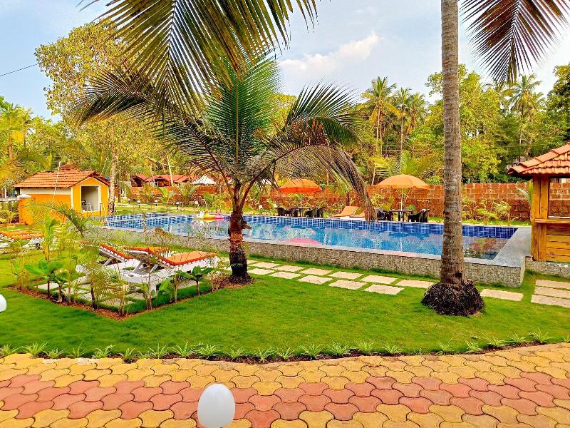 Cocoteros Resort image
