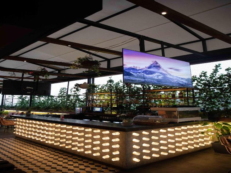 Elm Hotel image