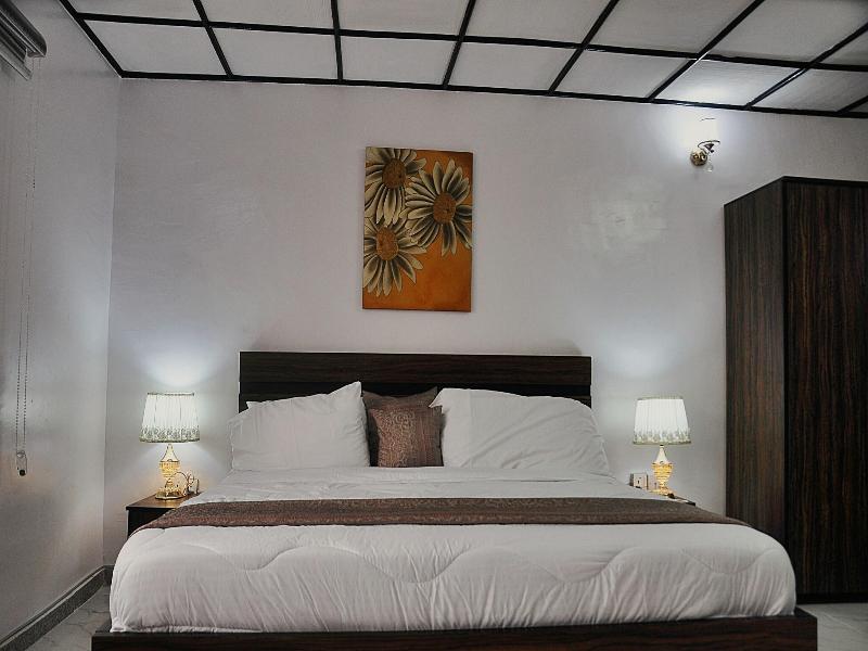 Jolie Suites image