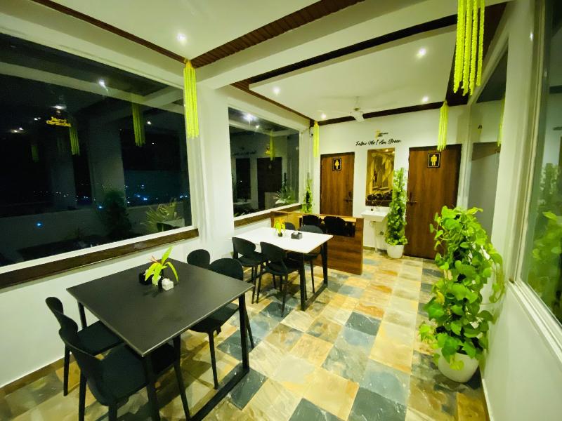 7 Monkey Hills Resort By Spicy Mango image