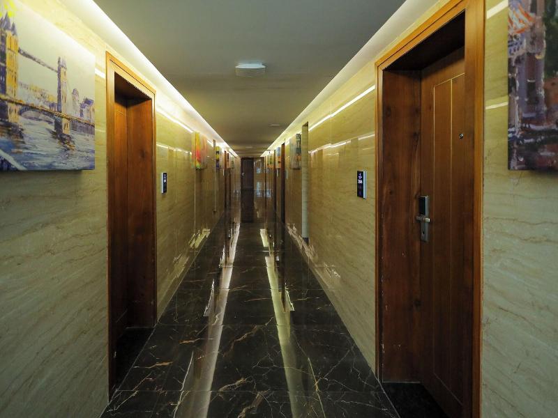 Royal Plaza Suites