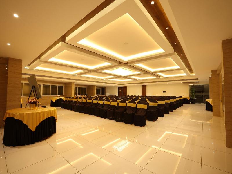 Royal Plaza Suites