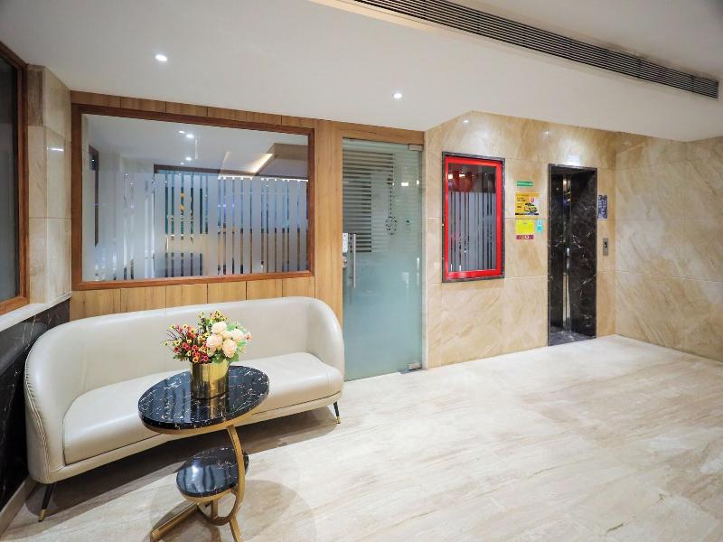 Royal Plaza Suites