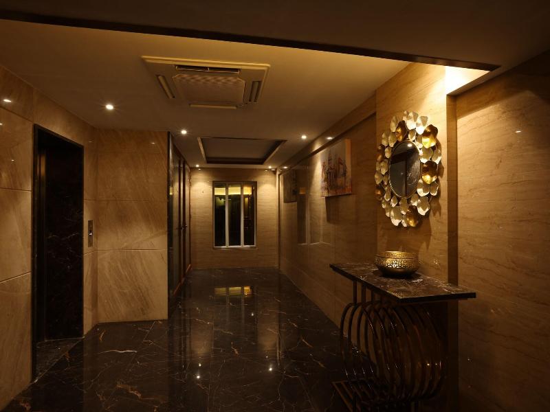 Royal Plaza Suites