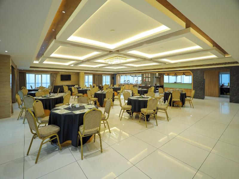 Royal Plaza Suites
