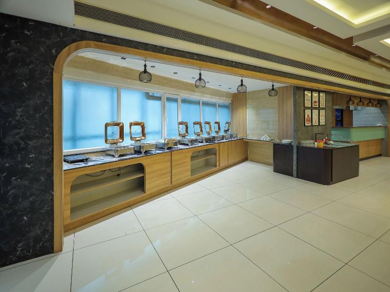 Royal Plaza Suites
