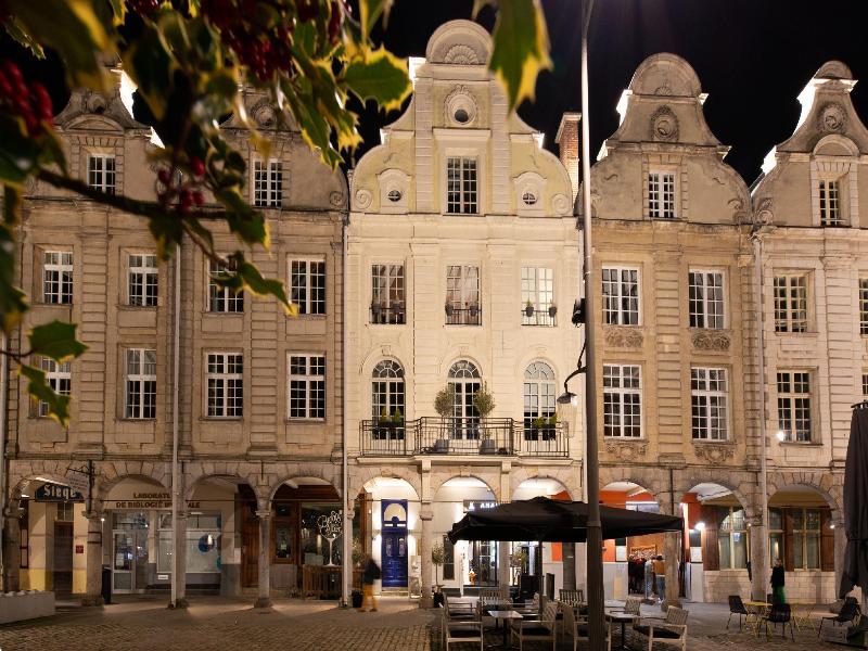 Grand Place Hotel