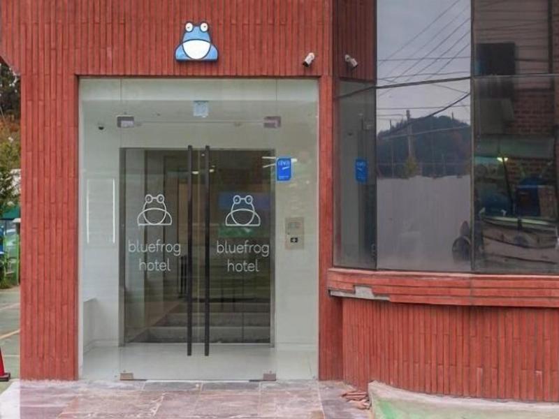 Bluefrog Hotel image