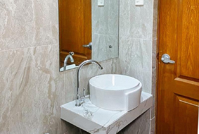 Leonila S Travellers Inn image