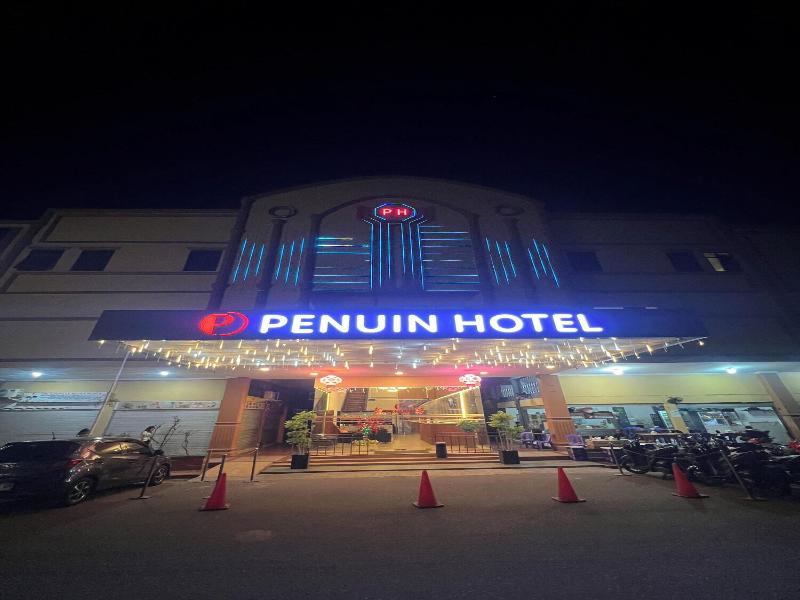 Penuin Hotel image