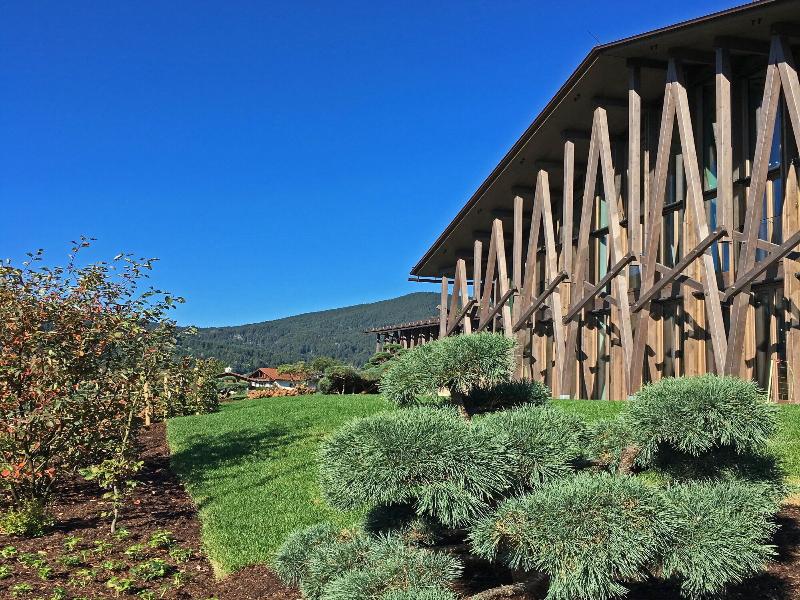 Lartor Resort image