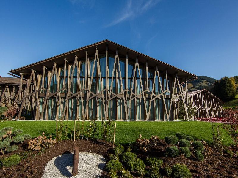 Lartor Resort image
