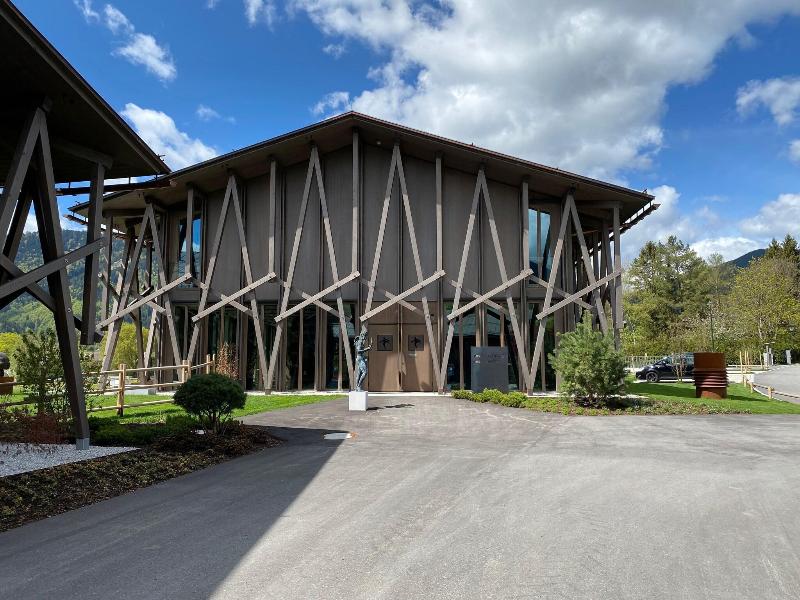 Lartor Resort image