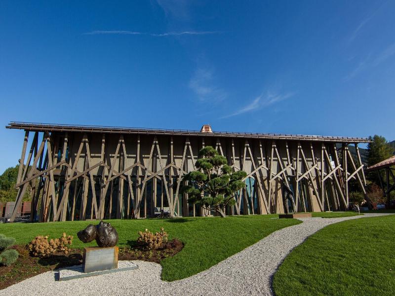 Lartor Resort image