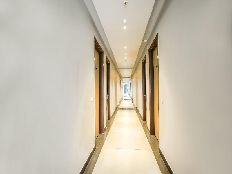 Hotel The Reef image