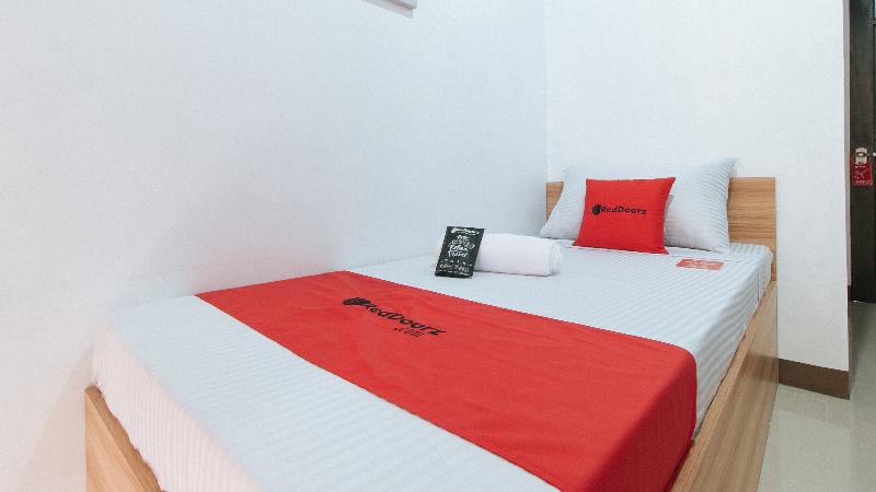 Reddoorz Near Iloilo International Airport image